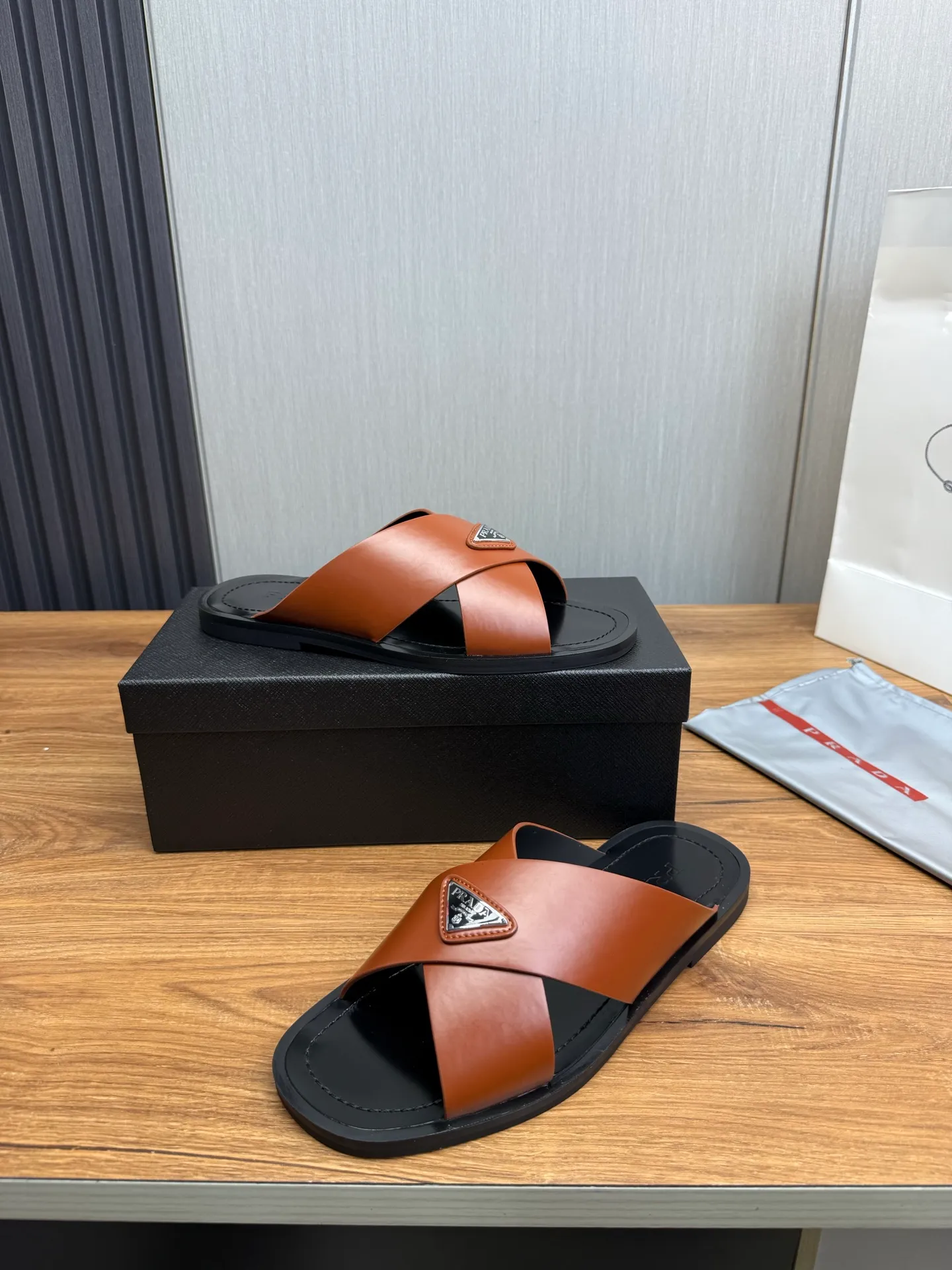 Factory price 340💰 ＰＲＡＤＡPrada - popular men's slippers hot sale 🔥 🩴Official website one to one production 38-45 sizes 45 46 🉑️Customized!